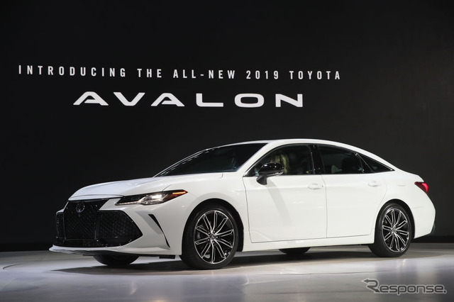 トヨタ・アバロン・ハイブリッド新型(デトロイトモーターショー2018) (c) Getty Images