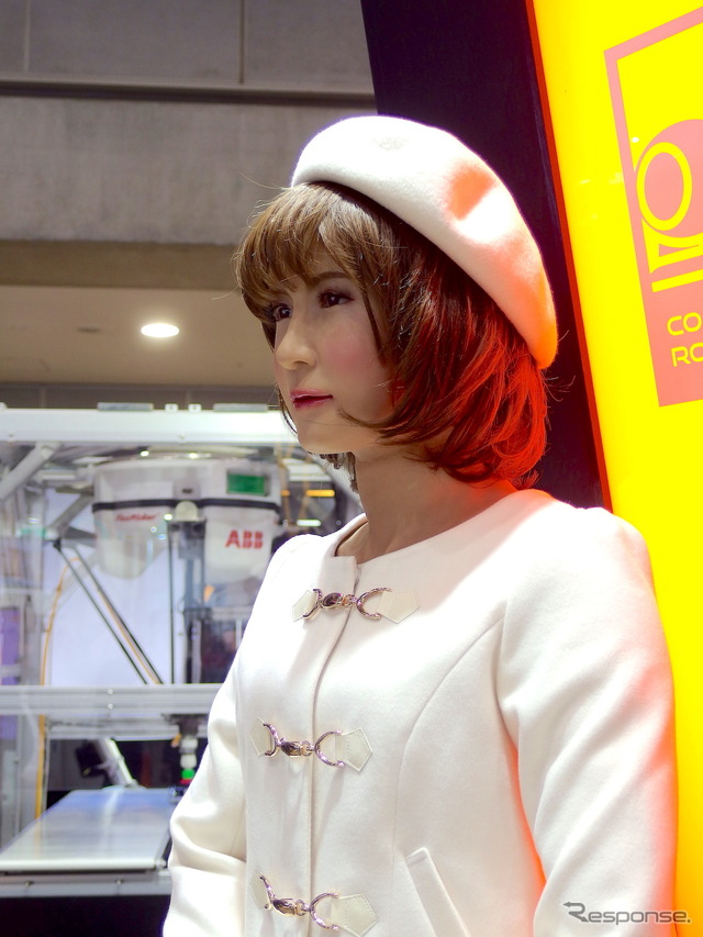 アンドロイド「未来まどか」のレンタル料金は、3日間で80万~150万円。(ロボデックス2018)