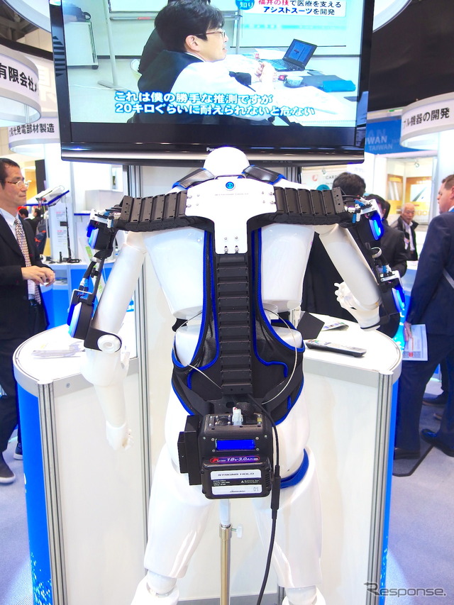 シマノの腕固定用アシストスーツ、ストロングホールド。医療用として試供中。(ロボデックス2018)
