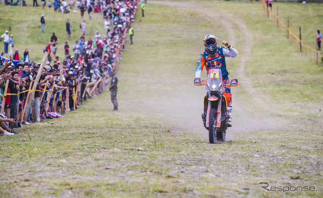 二輪総合優勝のマティアス・ウォークナー(KTM)。
