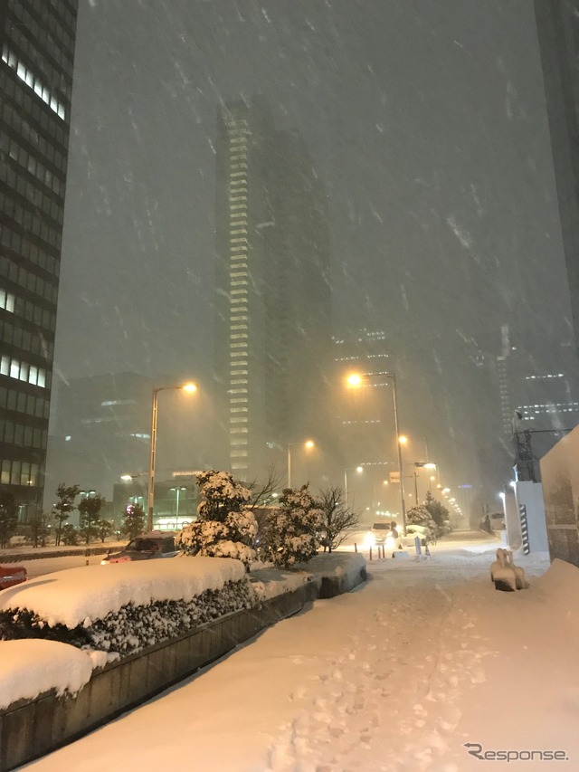 東京西新宿（22日20時半ごろ）