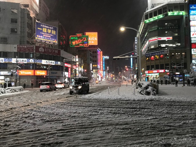 東京高田馬場駅前（22日21時半ごろ）