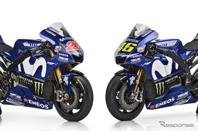 YZR-M1、ビニャーレス車（向かって左）とロッシ車