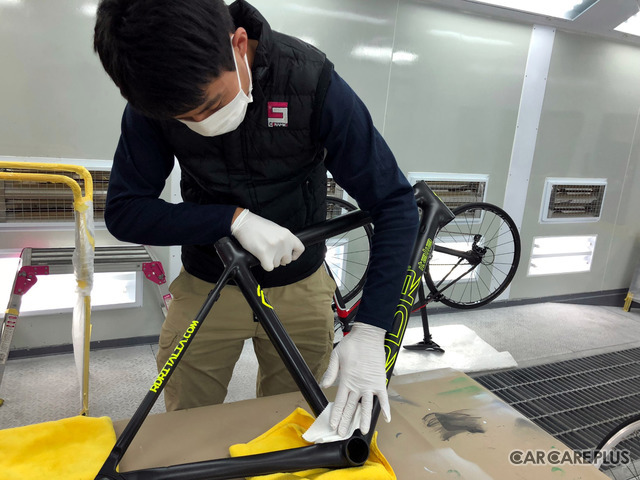 クルマだけでなく自転車への施工にも力を入れる