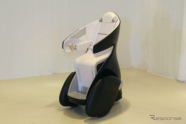 【東京モーターショー07】トヨタ i-REAL …未来のモビリティを予感