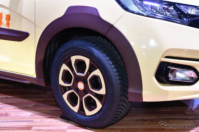 ホンダアクセス・フィット・けものフレンズタイアップ(東京オートサロン2018)