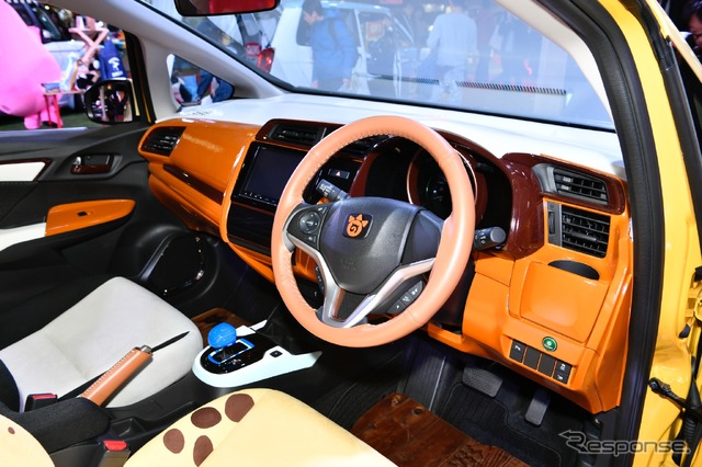 ホンダアクセス・フィット・けものフレンズタイアップ(東京オートサロン2018)