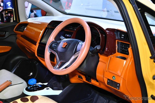 ホンダアクセス・フィット・けものフレンズタイアップ(東京オートサロン2018)