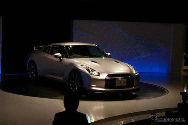 【日産 GT-R 発表】誰でも、どこでも、どんな時でも最高のスーパーカー