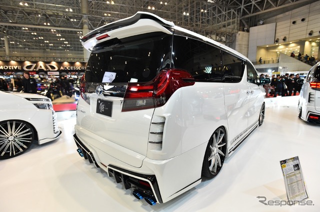 シルクブレイズ グランツェン『アルファード』(東京オートサロン2018)