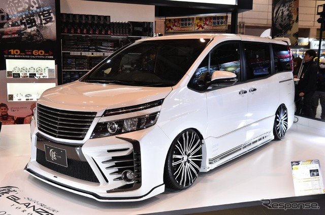 シルクブレイズ グランツェン『ヴォクシー』(東京オートサロン2018)