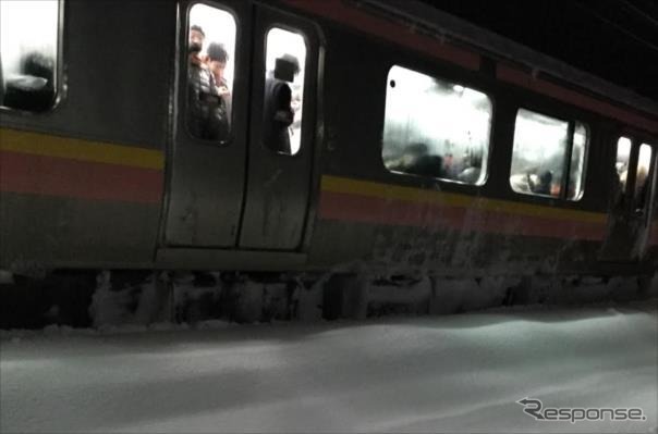 11日夜~12日午前中、大雪によって430人がとじこめられた信越線444M列車