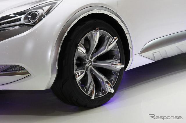 【東京モーターショー07】写真蔵…こんどはSUVテイスト、スズキ Kizashi2