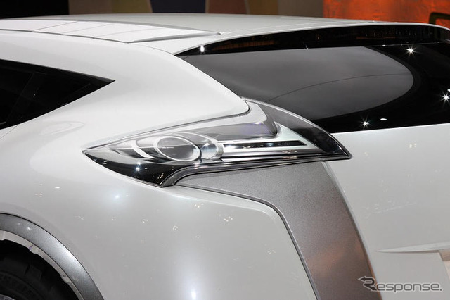 【東京モーターショー07】写真蔵…こんどはSUVテイスト、スズキ Kizashi2