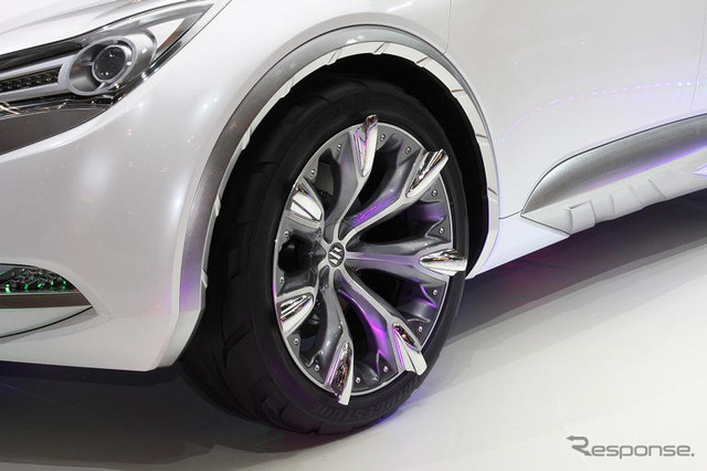 【東京モーターショー07】写真蔵…こんどはSUVテイスト、スズキ Kizashi2