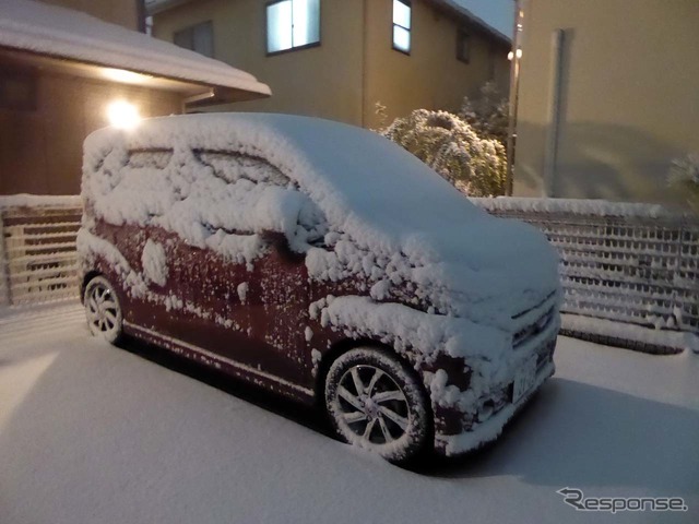 1月22日に首都圏で降った雪は、急速に発達した低気圧の影響でクルマを雪国のように覆い隠した