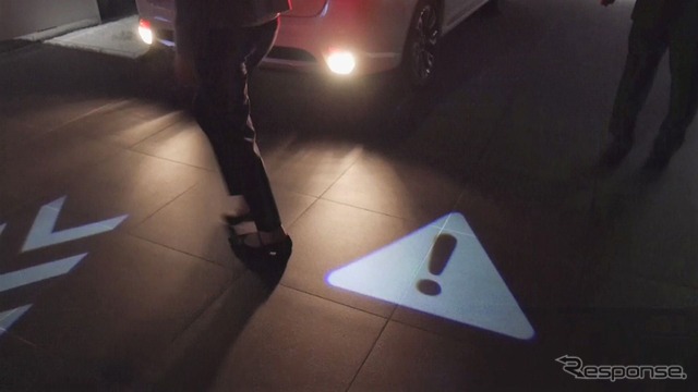歩行者接近警告