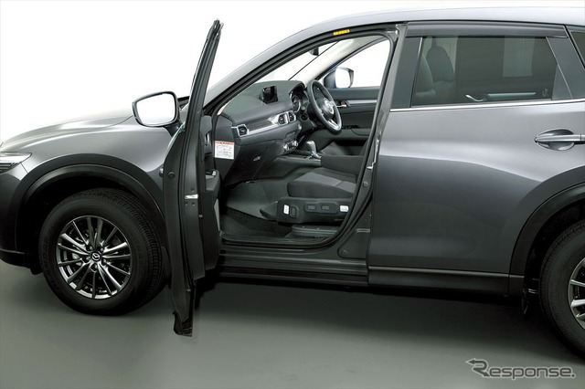 マツダCX-5助手席リフトアップシート車