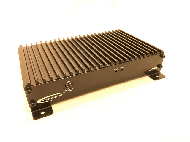 「パワーアンプ内蔵型DSP」の一例。アークオーディオ・DSP8 Universal(税抜価格:10万円)。