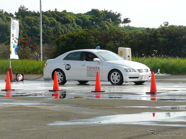 【東京モーターショー07】最新運動制御機能を自らの運転で体感