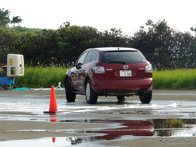 【東京モーターショー07】最新運動制御機能を自らの運転で体感