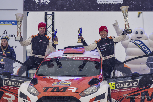 「WRC2」でクラス優勝した勝田貴元(右。左はコ・ドライバーのM.サルミネン)。