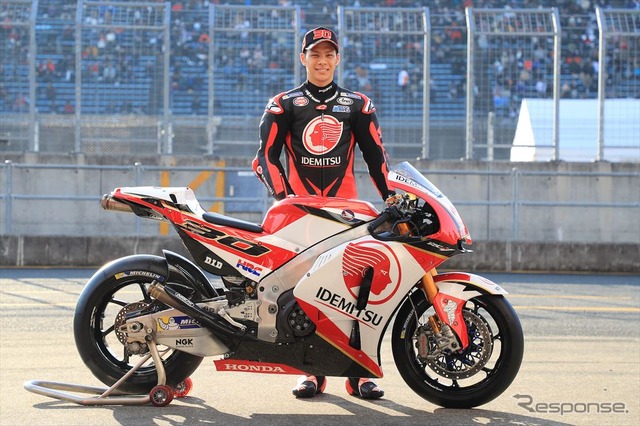 中上貴晶選手とMotoGP参戦カラーのRC213V-S