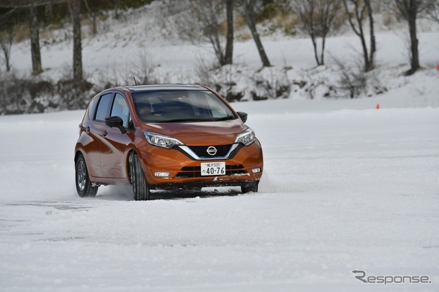 日産氷上・雪上試乗会