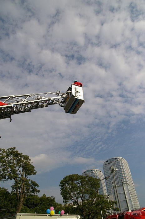 【東京モーターショー07】幕張上空30m体験