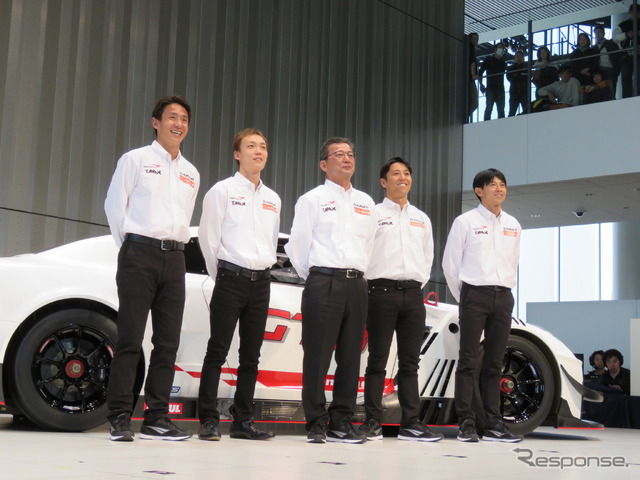 GAINERチームの（左から）平中、安田、藤井代表、星野、吉田。