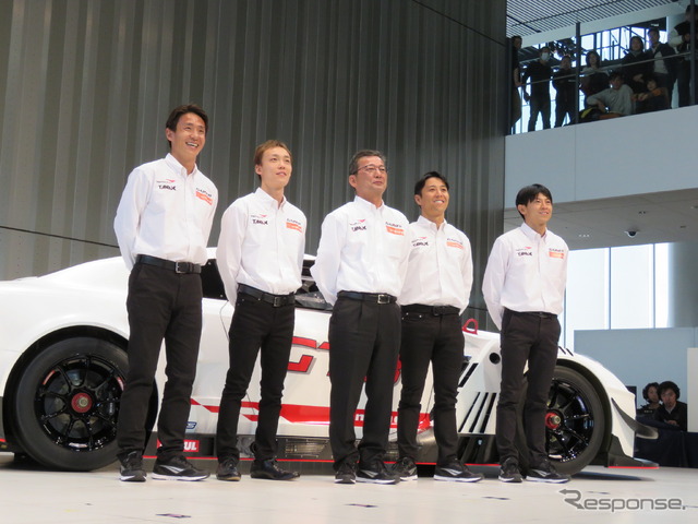 GAINERチームの(左から)平中、安田、藤井代表、星野、吉田。