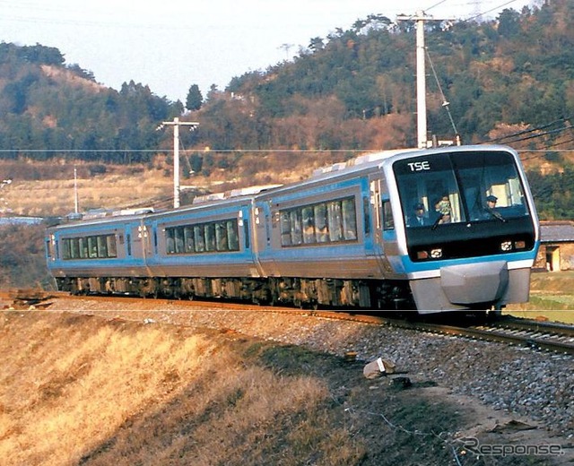 3月17日限りで定期運行を終了するTSE。カウントダウン乗車ツアーは、6月1日発が松山~宇和島間(1泊2日)、6月15日発が高松~高知間(1泊2日)、7月3日発が高松発着(日帰り)で実施。ツアーの詳細は、3月中旬頃からJR四国ツアーのウェブサイトで公開される。
