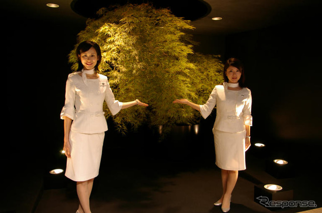 【東京モーターショー07】日産ブースで“紅葉狩り”