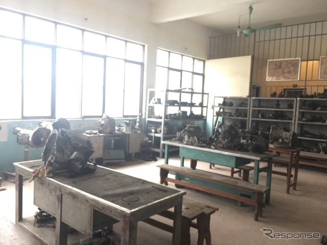 大学内教室(自動車学科)