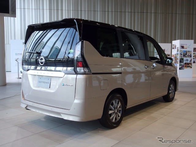 日産セレナ e-POWER