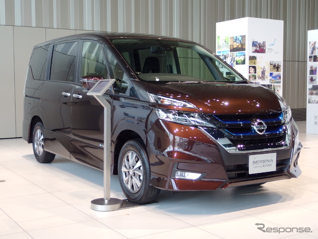 日産 セレナ e-POWERハイウェイスター