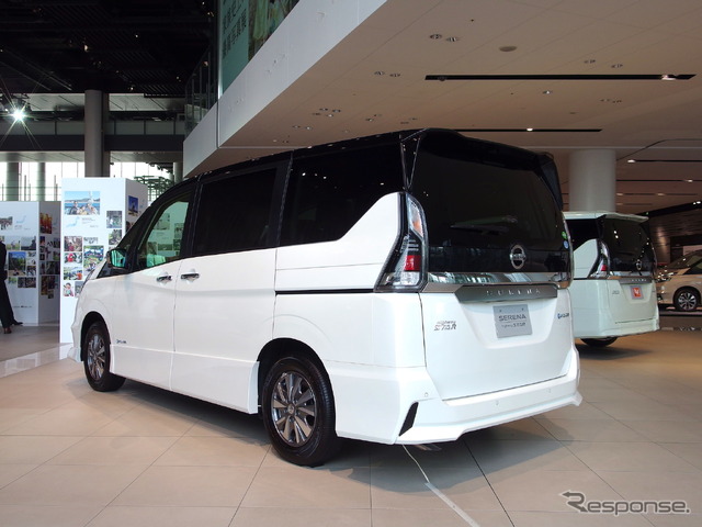 日産 セレナ e-POWERハイウェイスター