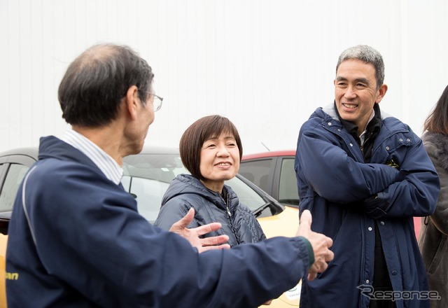 日産リーフオーナー6名が、リーフのある生活を語った。進行は御堀直嗣氏