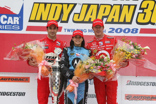 2008年のインディジャパン(もてぎ)で優勝したダニカ・パトリック=中央。