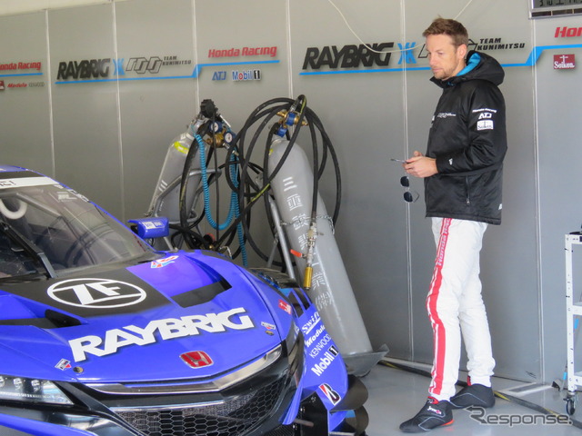 ジェンソン・バトンと、彼の今季の愛機#100 NSX-GT。