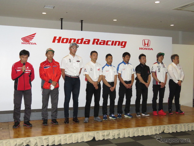 全日本ロードを戦うホンダの選手、首脳ら。