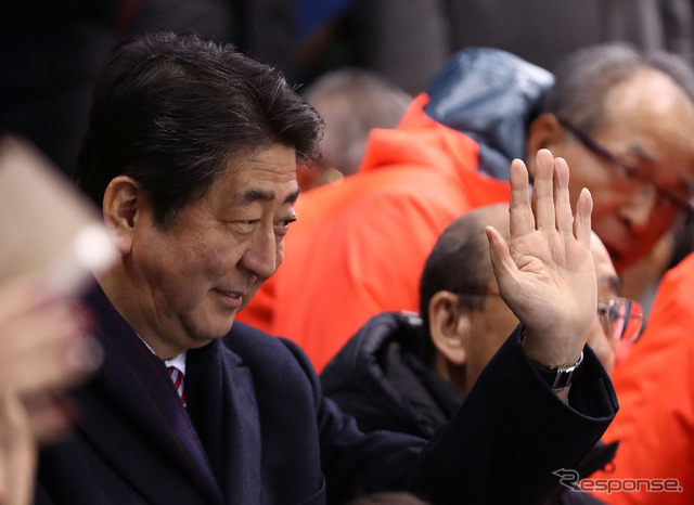 平昌オリンピックを観戦の安倍首相 (c) Getty Images
