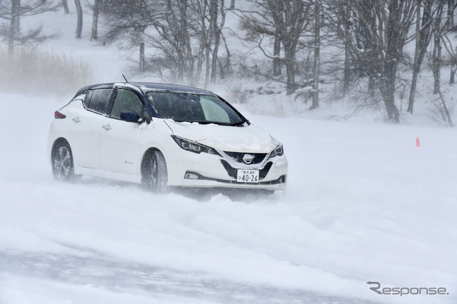 日産 リーフ 氷上試乗