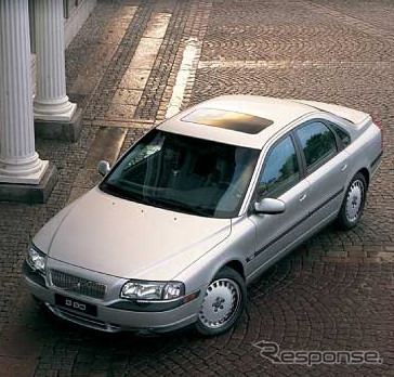 ボルボ2002年モデルを発表、輸入車初の快挙
