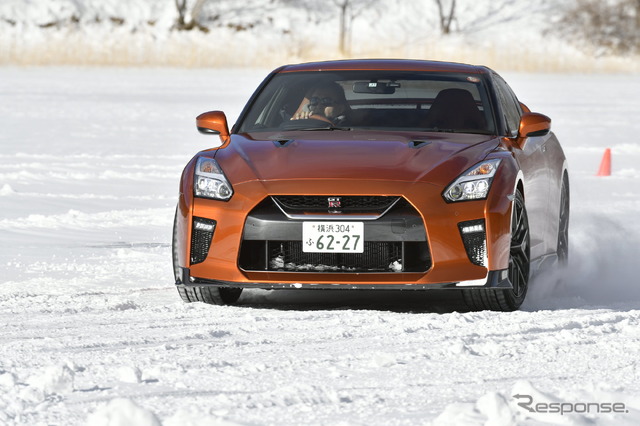 日産 GT-R 雪上試乗