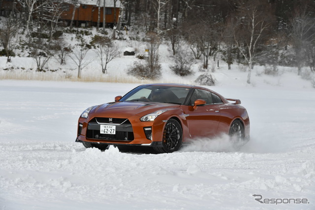 日産 GT-R 雪上試乗