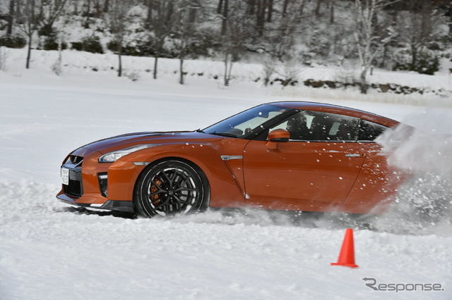 日産 GT-R 雪上試乗