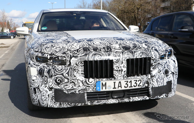 BMW M760i xDrive スクープ写真