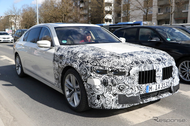 BMW M760i xDrive スクープ写真