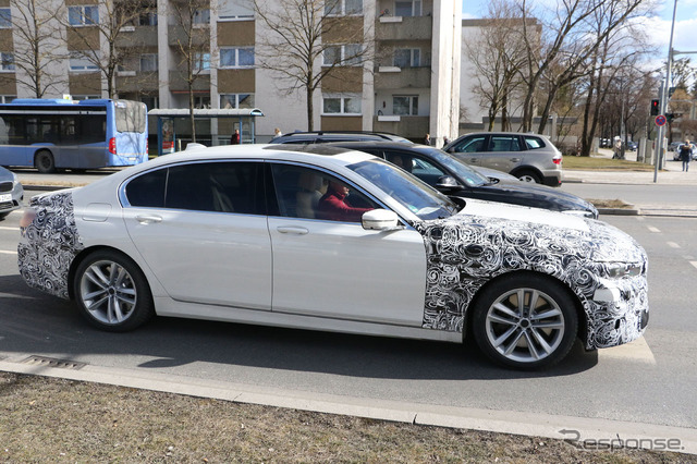 BMW M760i xDrive スクープ写真